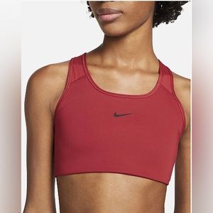 Nike Women’s Swoosh Bra Size S